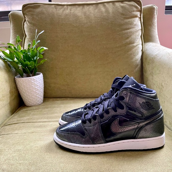 Air Jordan 1 Retro ‘Black Patent’ Anti-Gravity 👟 - Picture 4 of 9